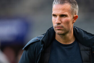 Liveblog • Van Persie maakt opvallende opstelling bekend voor duel tegen Spart...