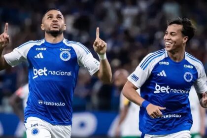 Com titulares de volta, Cruzeiro dá show e goleia Uberlândia no Mineiro
