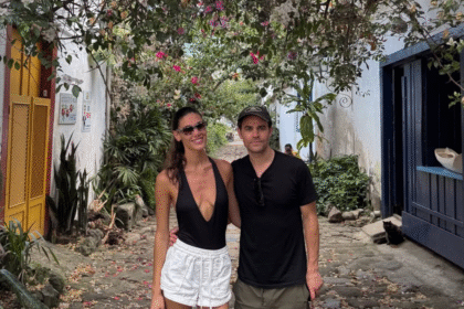 Paul Wesley, de 'The Vampire Diaries', passa férias no Brasil Paul Wesley, de ‘The Vampire Diaries’, curte férias no Brasil