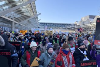 Minnesota tem greve geral em protesto contra ICE - Opera Mundi