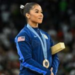 Disputa sobre medalha olímpica de Jordan Chiles retorna à Suíça Dispute over the Olympic medal stripped from US gymnast Jordan Chiles goes back to Swiss court