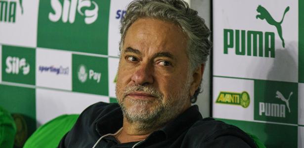 Torcedores estenderam faixas com frases favoráveis ao impeachment do atual presidente