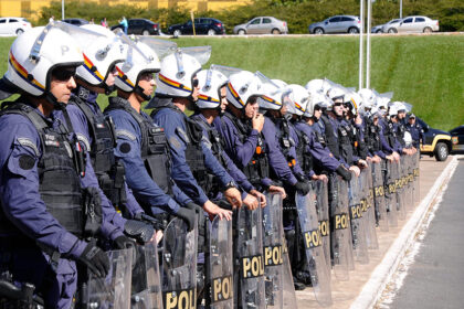 Lula se opõe à unificação da idade em concursos policiais e bombeiros Lula rejeita unificar limite de idade em concursos para policiais e bombeiros — Senado Notícias