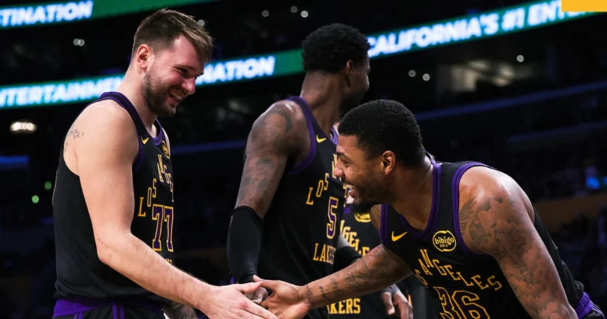 LeBron flerta com 'triple-double', e Lakers atropelam os Hawks na NBA