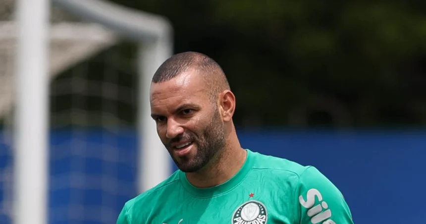 Palmeiras se incomoda com negociação entre Weverton e Grêmio; entenda