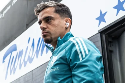 Fim do contrato de Fagner e Cruzeiro espera renovar parceria Contrato de Fagner chega ao fim, mas Cruzeiro mantém otimismo por continuidade