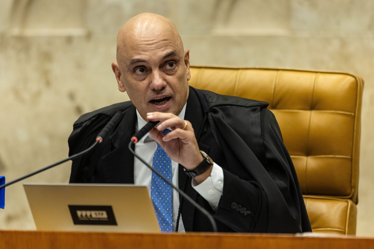 Defesas de Rumble e Trump solicitam notificação a Moraes por e-mail Defesas do Rumble e de Trump pedem para notificar Moraes por e-mail e dizem haver caminho formal de contato 'bloqueado'