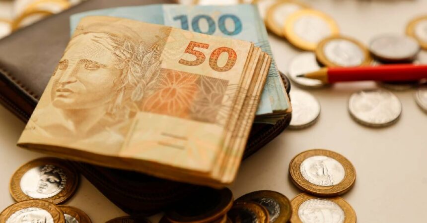 Com isenção do Imposto de Renda, salários virão mais altos a partir desta semana