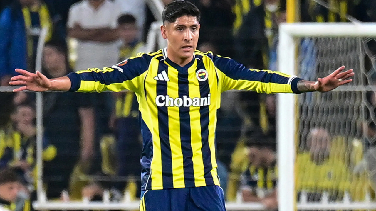Edson Álvarez inicia como titular após 10 jogos no Fenerbahçe Fenerbahçe